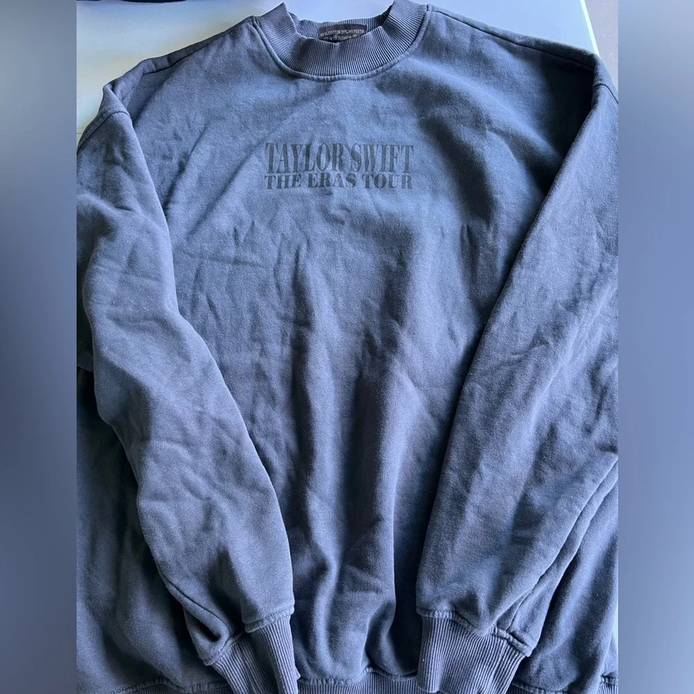 ✨Taylor Swift Eras Tour✨ Blue Crewneck Sweatshirt - Picture 1 of 6